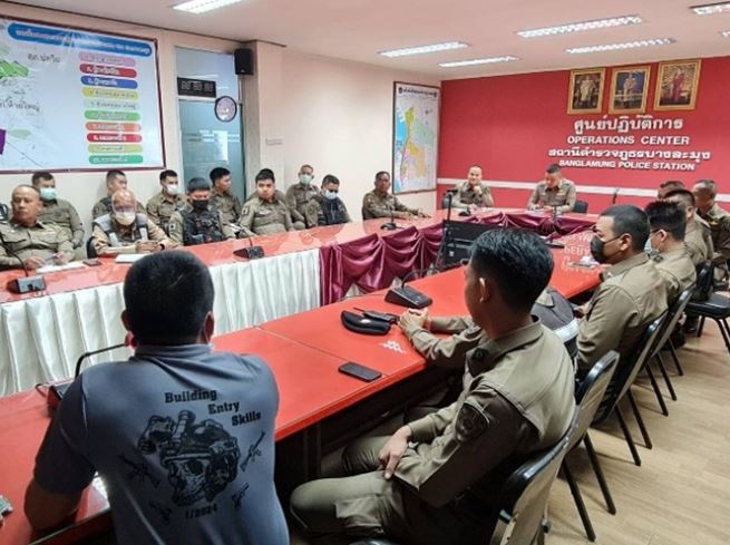 ฝึกทบทวนการใช้อาวุธในการเข้าตรวจค้นภายในอาคาร