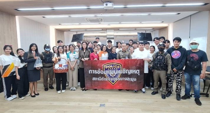 ฝึกซ้อมสถานการณ์สมมุติ ให้ความรู้การเอาตัวรอดจากเหตุการณ์ ให้แก่อาจารย์และนักศึกษา วิทยาลัยดุสิตธานี ชั้นปีที่ 1 จำนวน 100 คน