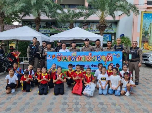 สถ.บางละมุง ร่วมกิจกรรมงานวันเด็ก มอบสิ่งของ ให้เด็กนักเรียน โรงเรียนเมืองพัทยา 2 ​
